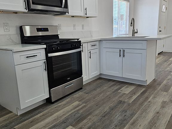 5th image of 1026 W Lark Ave