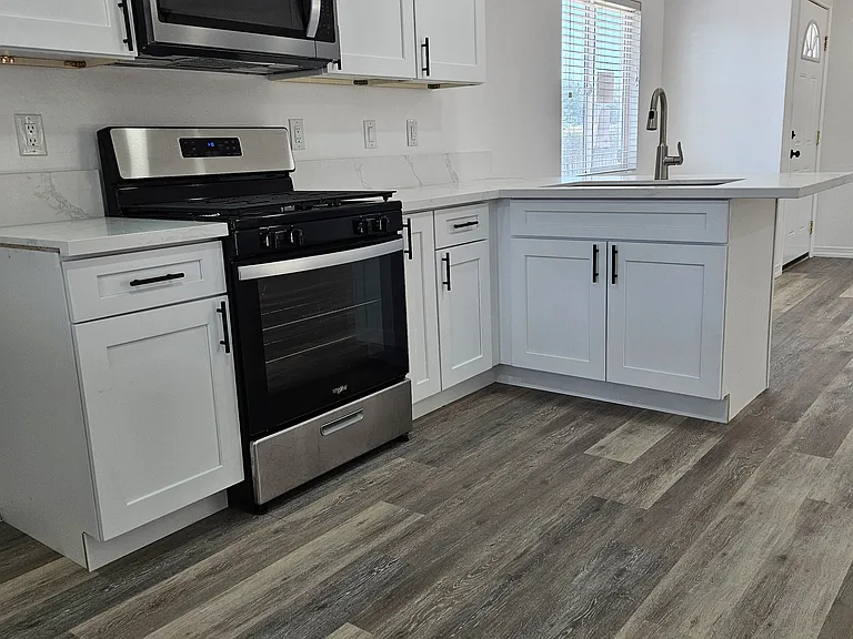 1026 W Lark Ave — Photo 5