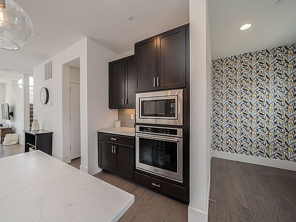 4th image of 519 Promenade Dr