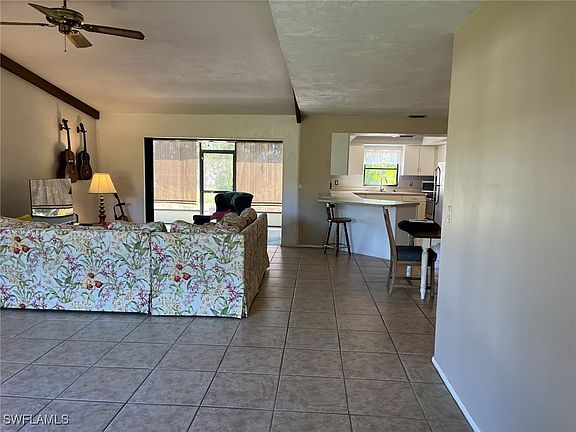 2nd image of 5821 Linden Ln