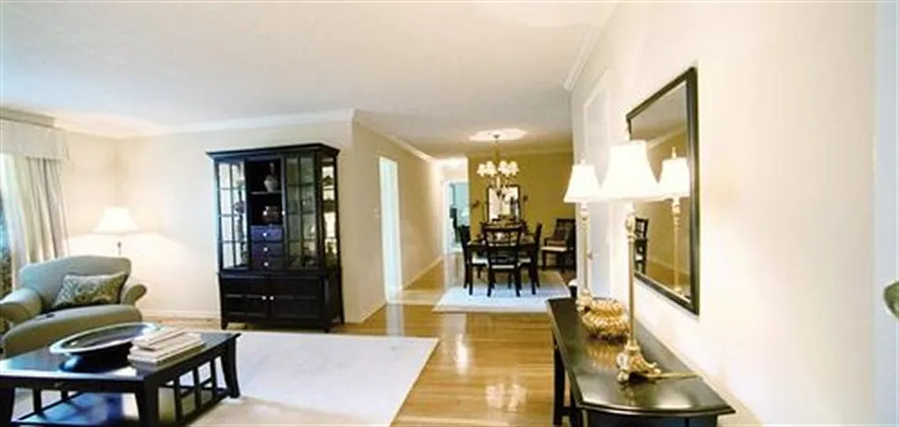 Stratford Apartments — Photo 4