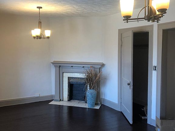 2nd image of 10000 Lamont Ave #3