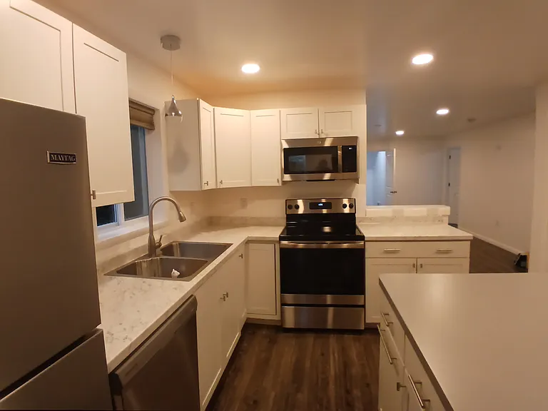 94 N Pearl St #B — Photo 18