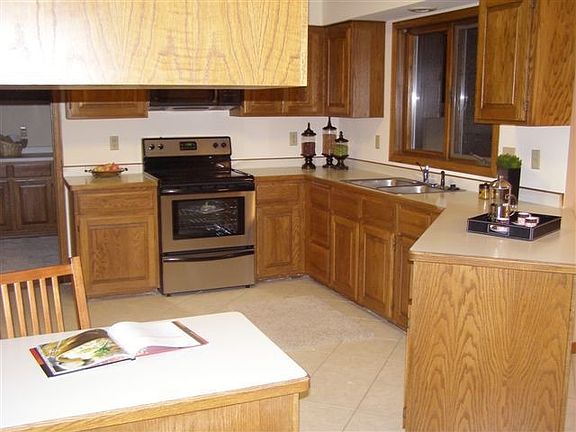 Spacious newly decorated kitchen