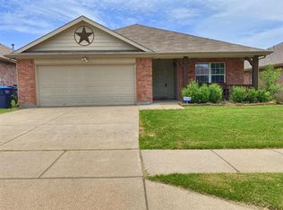 5800 Blue Ribbon Rd, Fort Worth, TX 76179