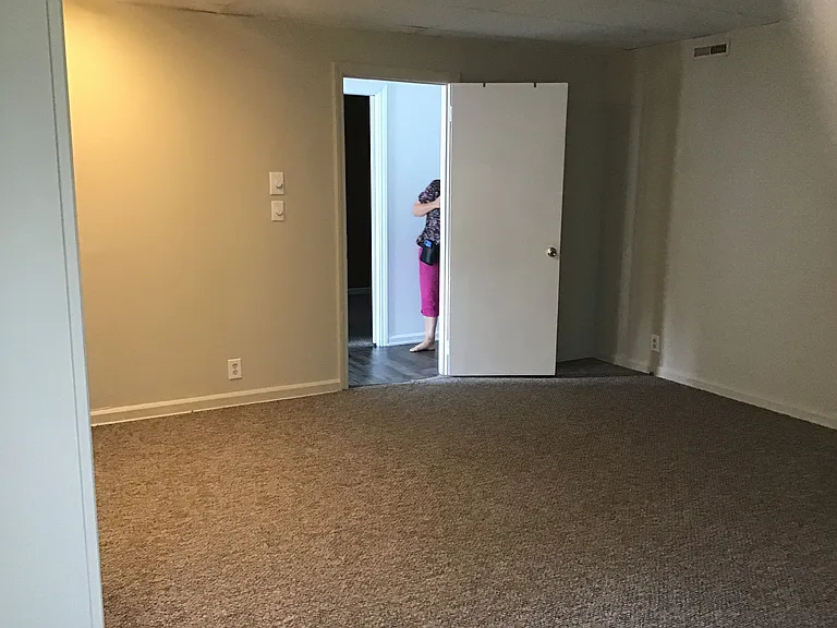 409 W Angela Blvd — Photo 10