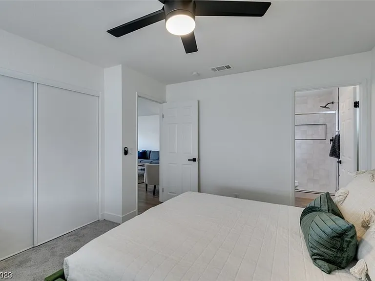 598 Jackson Dr — Photo 3