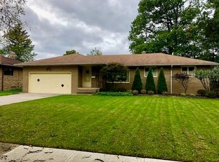 7406 Stoneybrook Dr, Broadview Heights, OH