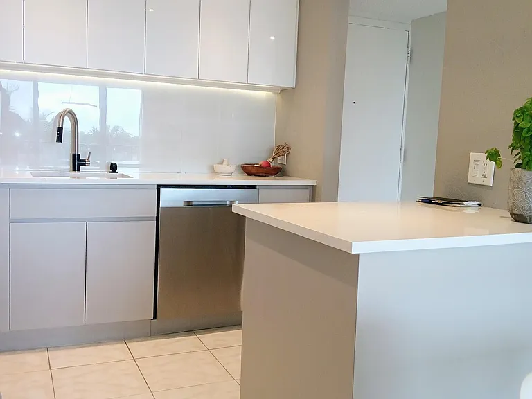 1830 Embassy Dr #309 — Photo 2