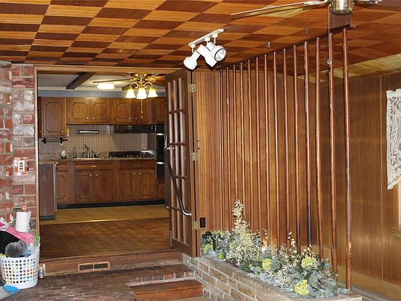 3rd image of 2365 Wallis Ave