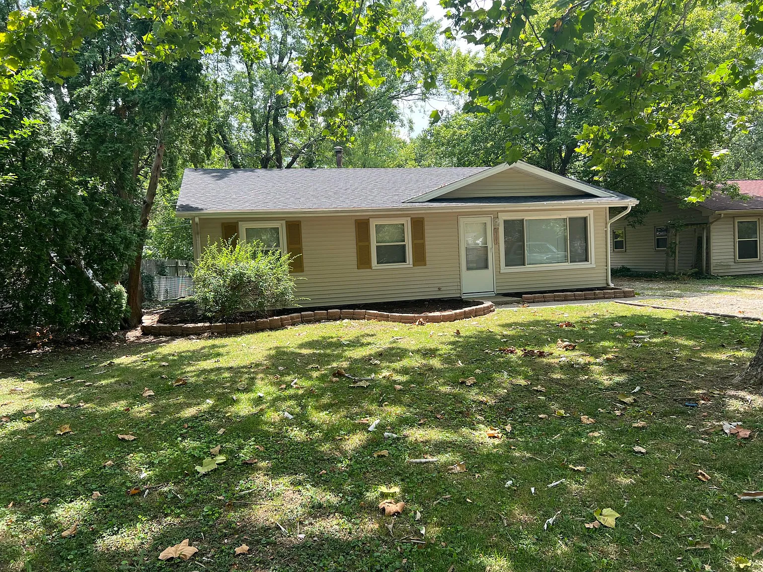 2301 Southwood Dr photo 1
