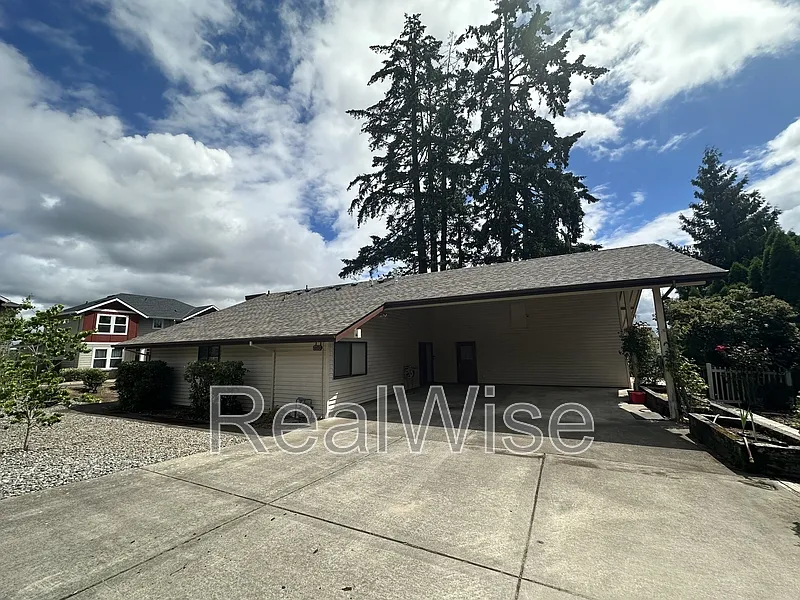 3 bed, 2.0 bath, 1861 sqft, $2,995 — Photo 2