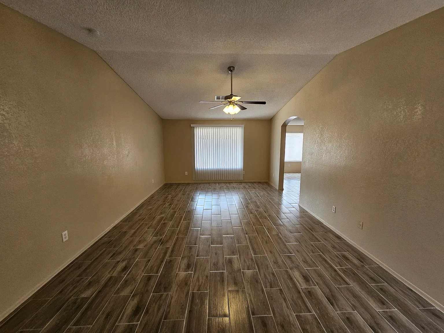 4 bed, 1933 sqft, $1,750 — Photo 2
