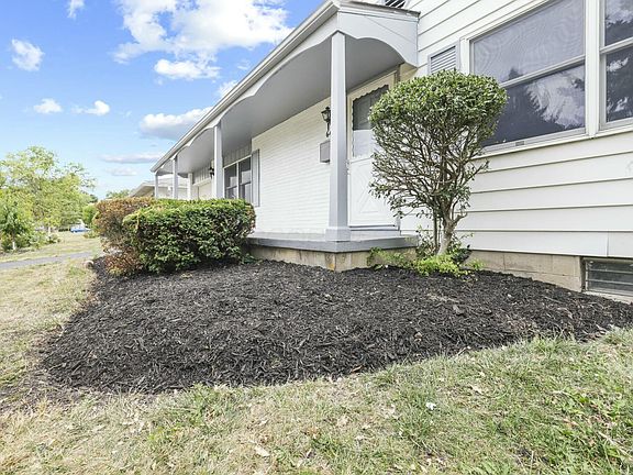 4th image of 6447 Kildale Sq W