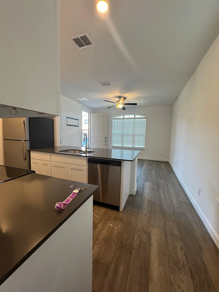 Building Photo - 2105 McMullin Dr #2105