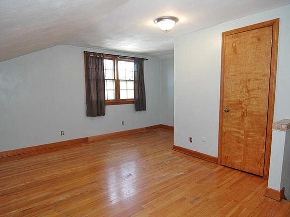 3rd image of 1751 Fontainebleau Cres