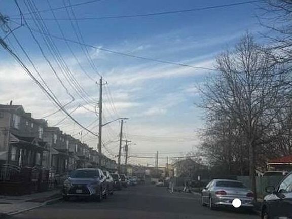 Exterior Neighborhood (street photo)