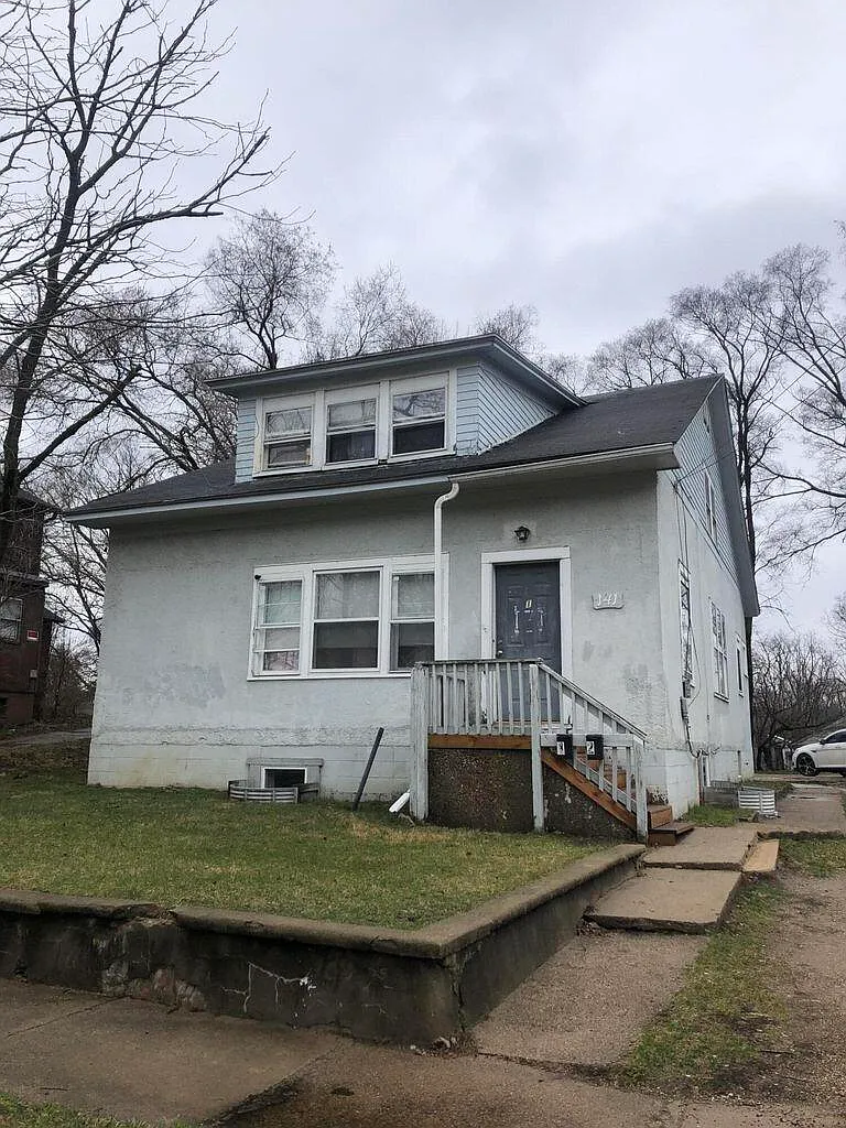 141 Reed Ave photo 1