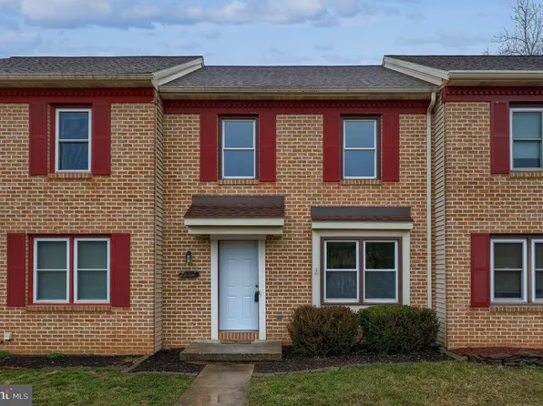 2227 Olde Meadow Ct, East Petersburg, PA 17520