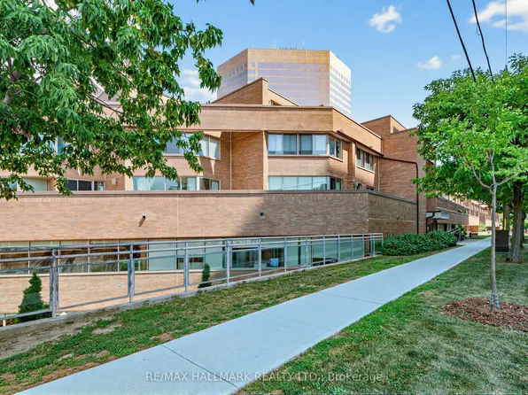 3 Duplex Ave #102, Toronto, ON M2M 4G6
