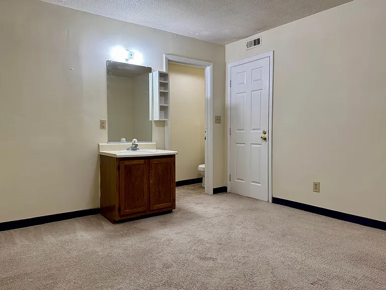 3802 Lexington Dr #E — Photo 11