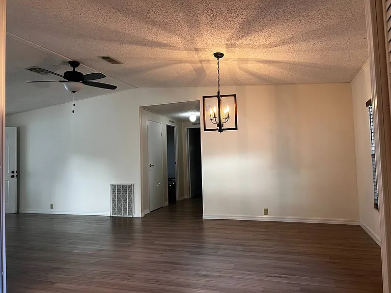 407 Whisper Oaks Dr #407 — Photo 12