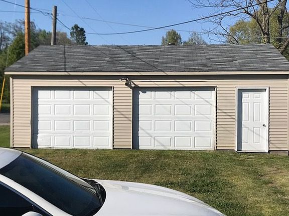 2 car workshop  (man cave)