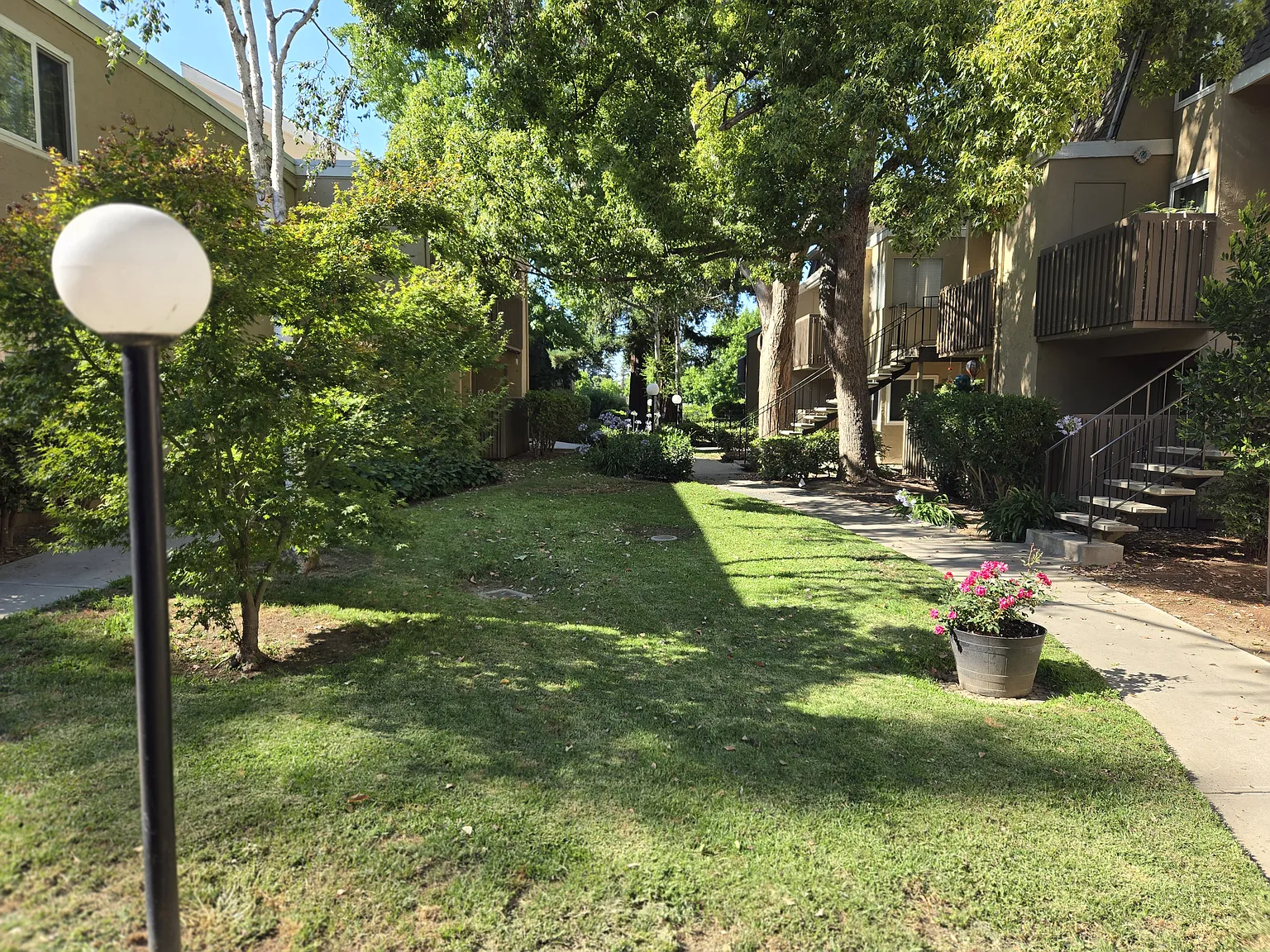 1 bed, 826 sqft, $2,550 — Photo 2