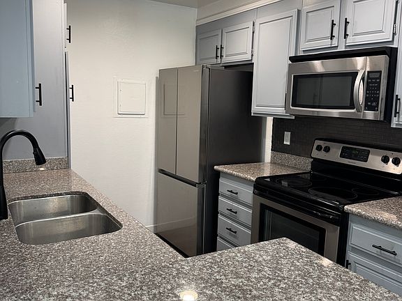 3rd image of 8004 Woodland Dr