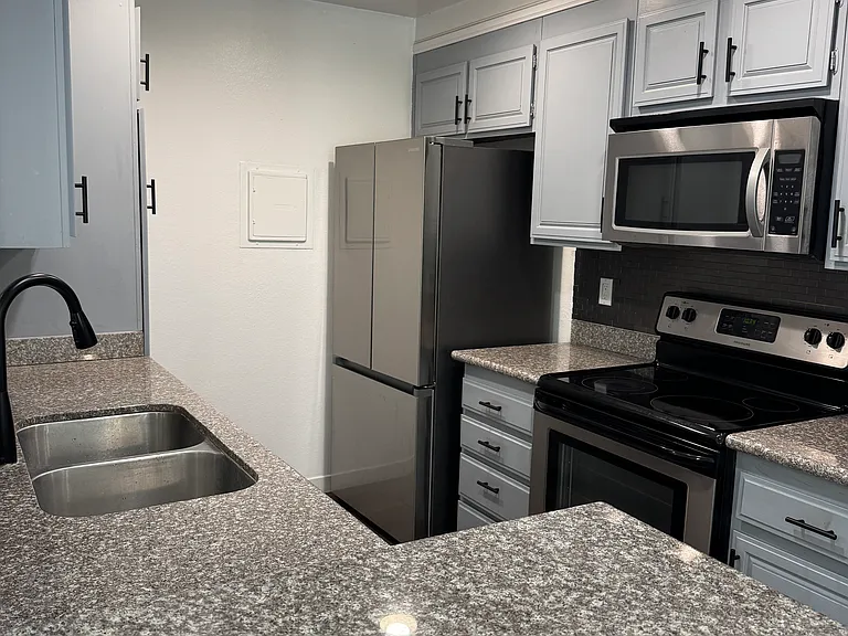 8004 Woodland Dr — Photo 3