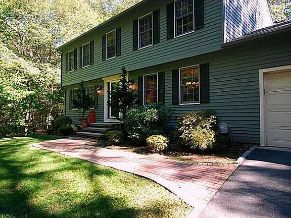 2nd image of 92 Parkside Dr