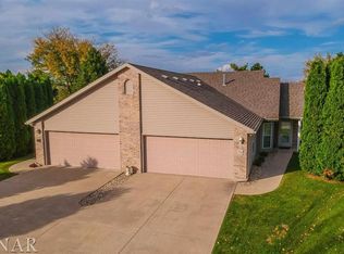24 Grape Vine Ln, Bloomington, IL 61704