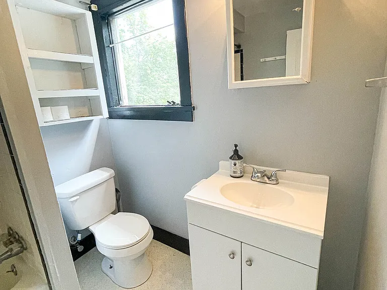 705 E Seneca St — Photo 3