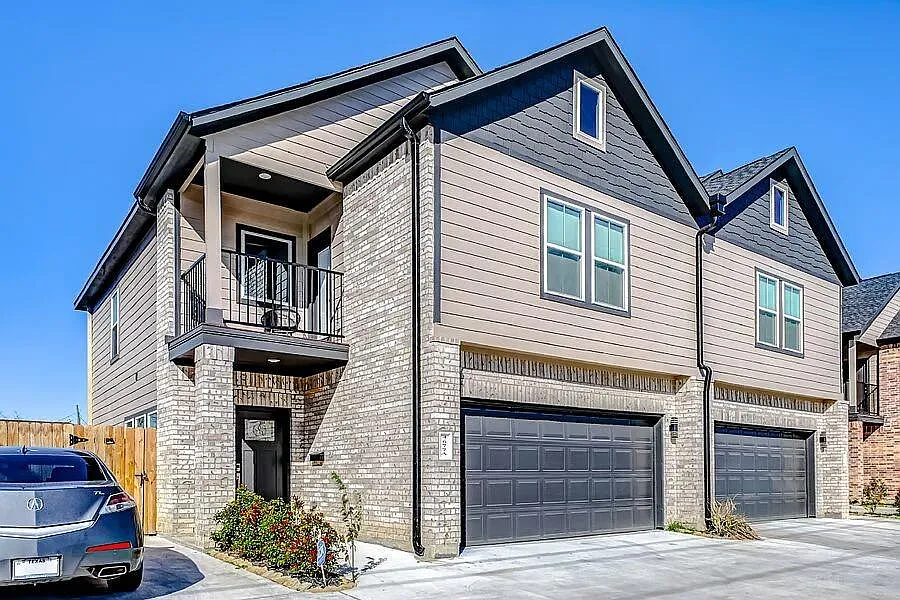 3 bed, 2.5 bath, $2,500 — Photo 2