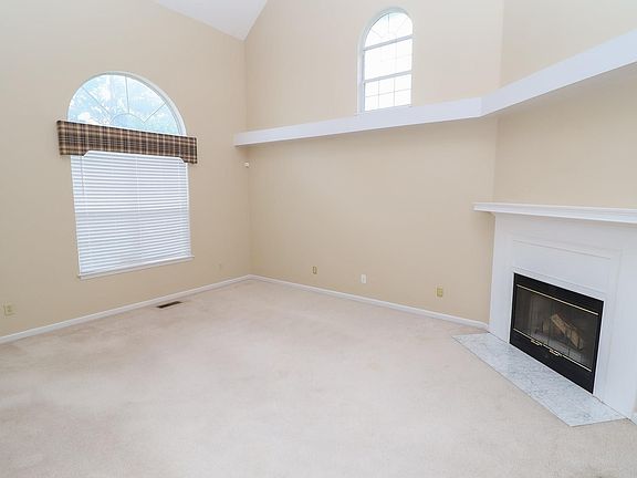 3rd image of 205 Highland Creek Ln