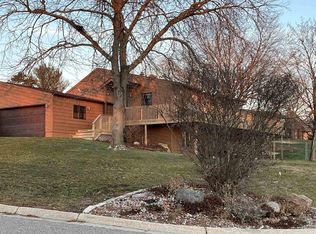 833 Parkview Ct, Portage, WI 53901