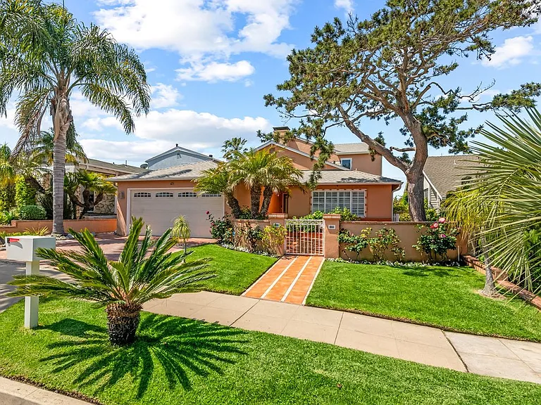 8221 Delgany Ave — Photo 34