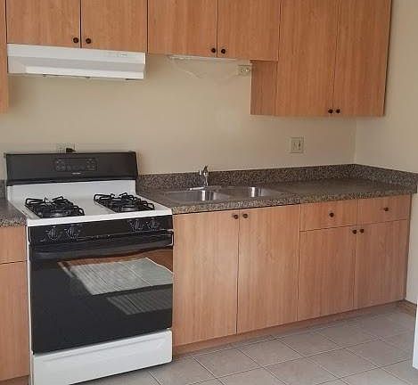 4th image of 1035 Warner Ave