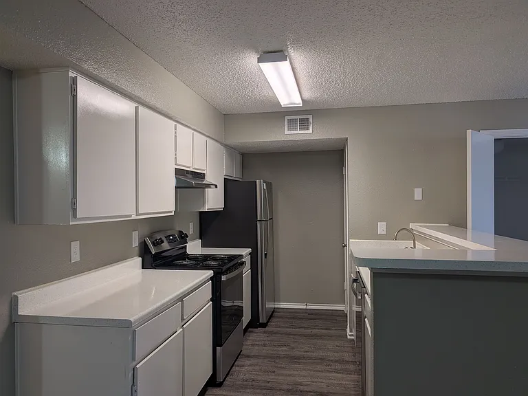 Lakeview Apartments — Photo 46