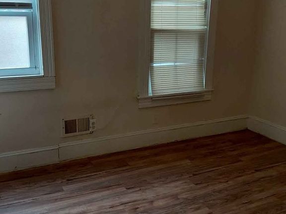 5th image of 715 Mercer Ave