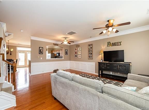 4th image of 9348 Greenheather Dr
