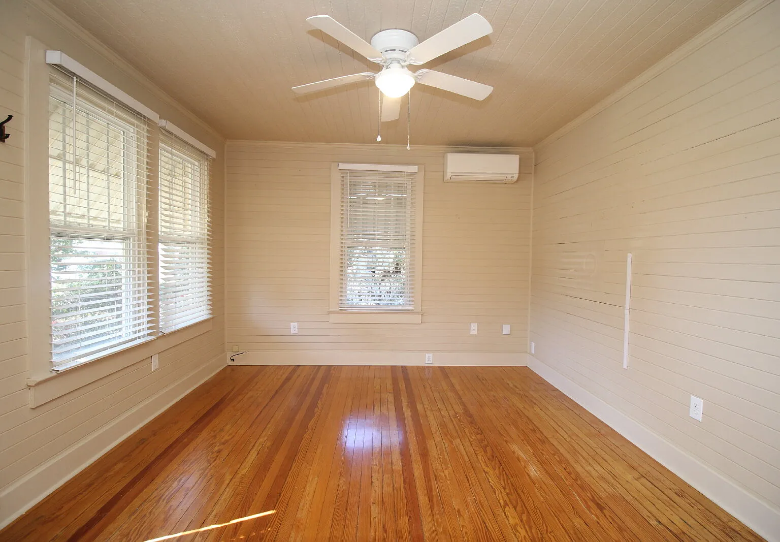 2 bed, 1.0 bath, 700 sqft, $1,495 — Photo 2