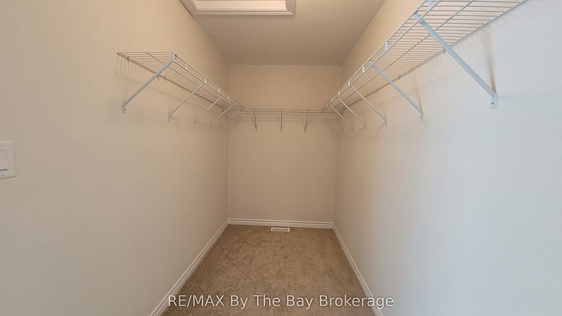 Wasaga Beach House for rent - 4 Bedrooms — photo 16