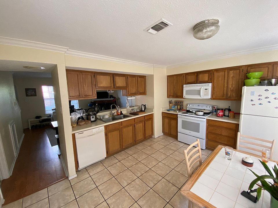 1st image of 716 W Mulberry St APT 4