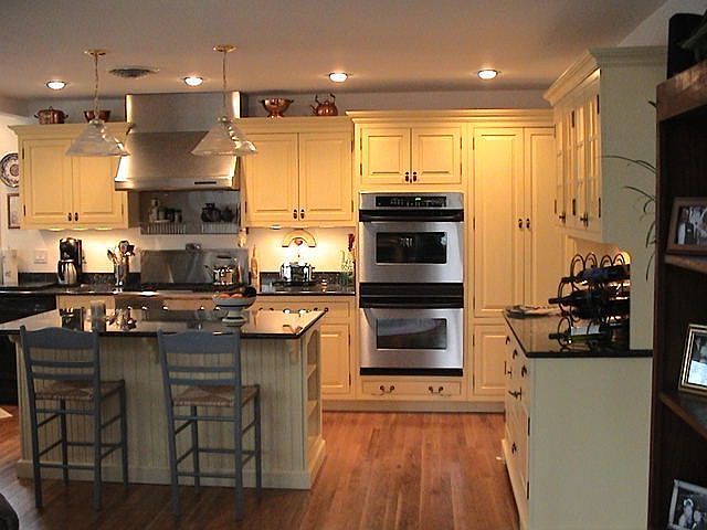 1st image of 44 Lakeview Ave W