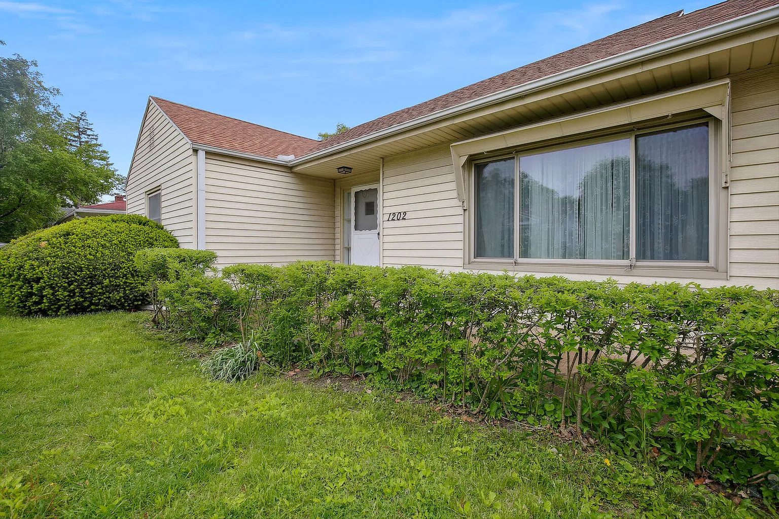 1202 W Springfield Ave photo 1