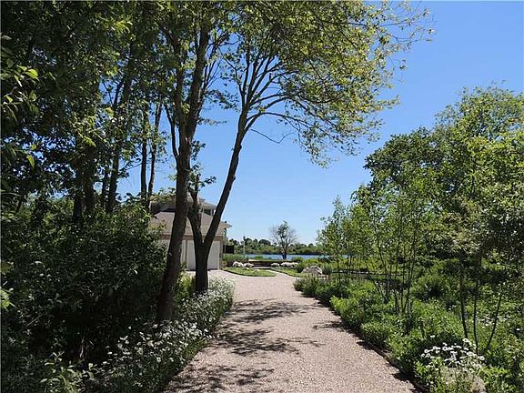 5th image of 38 Pond View Dr