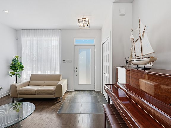2nd image of 7430 Rue Liege