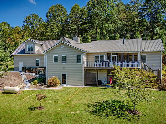 2nd image of 399 Carson Creek Rd