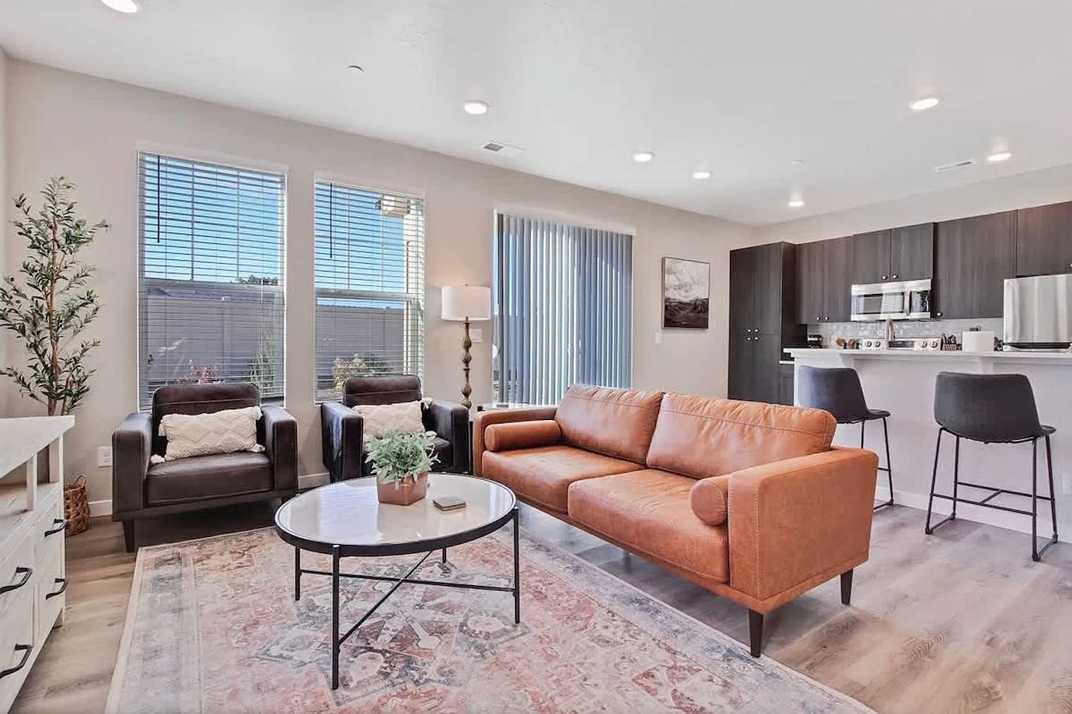 2 bed, 2.0 bath, $5,038 — Photo 3